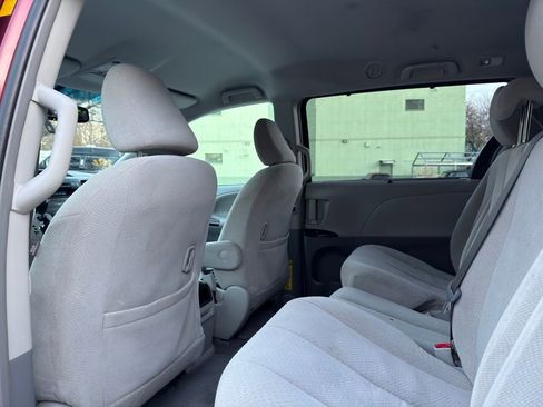 Used 2014 Toyota Sienna LE image 20