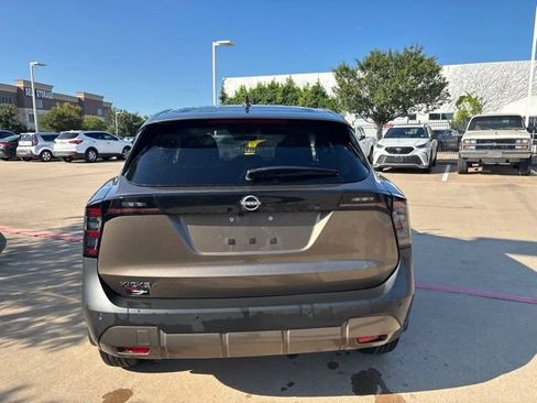 Used 2025 Nissan Kicks SV w/ Interior Electronics Package FWD image 6