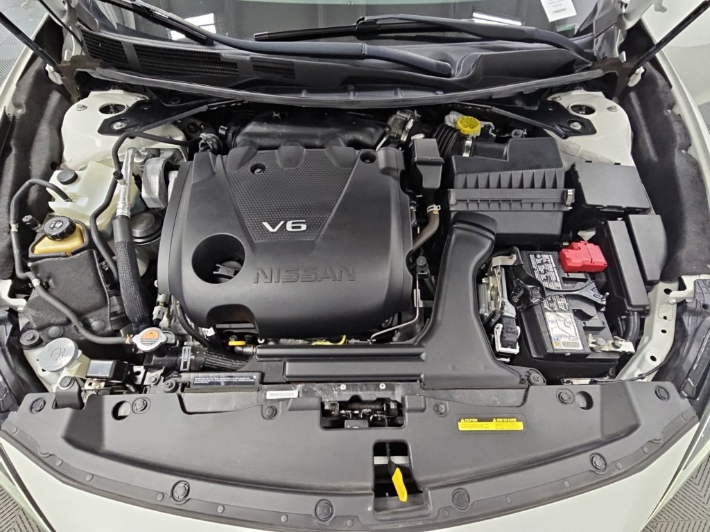 Used 2023 Nissan Maxima SR w/ Sport Mat Group FWD image 42