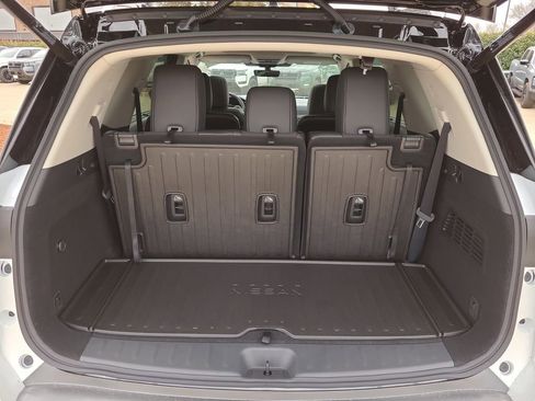 New 2026 Nissan Pathfinder Platinum image 8
