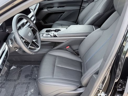 Used 2025 Cadillac Lyriq Luxury AWD/4WD image 23