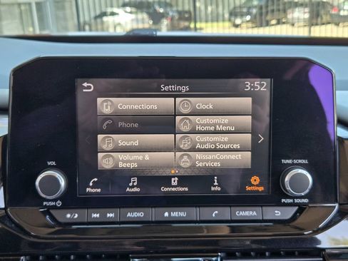 Used 2022 Nissan Pathfinder SV w/ SV Black Package FWD image 13