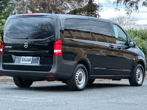 Used 2023 Mercedes-Benz Metris Passenger image 3