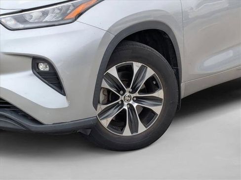 Used 2020 Toyota Highlander XLE image 24