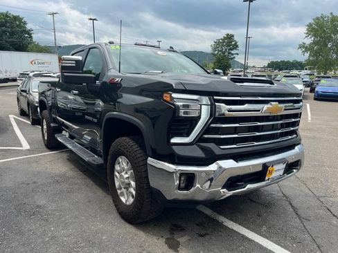 Used 2024 Chevrolet Silverado 3500 LTZ w/ LTZ Premium Package AWD/4WD image 6