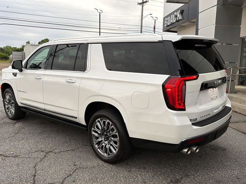 Used 2023 GMC Yukon XL Denali Ultimate AWD/4WD image 16