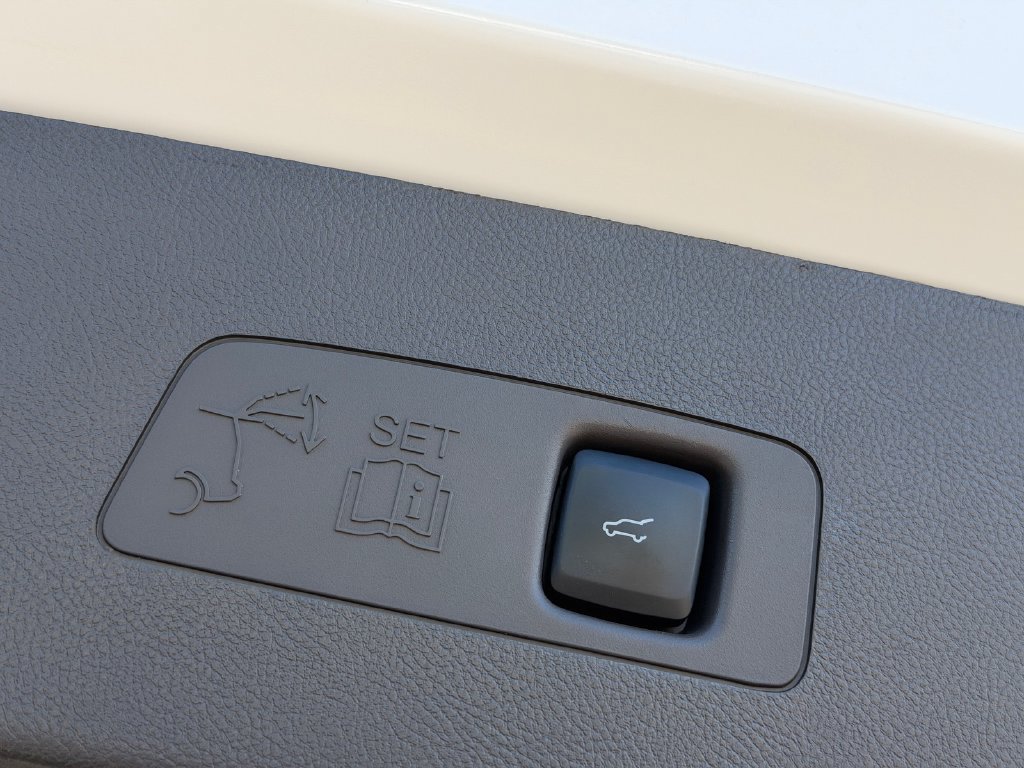 Used 2023 Lincoln Corsair FWD image 11