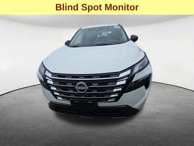 Used 2024 Nissan Rogue S FWD image 4