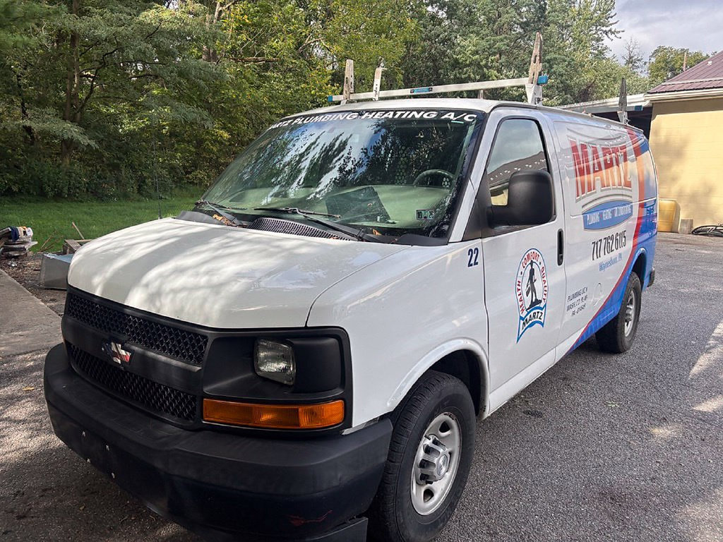 Used 2017 Chevrolet Express 2500 RWD image 2