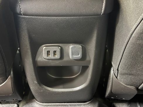 Used 2016 GMC Canyon SLE image 19