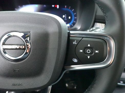 Used 2025 Volvo XC40 B5 Plus AWD/4WD image 13