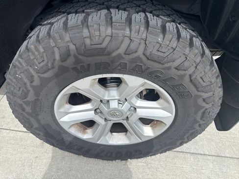 Used 2015 Toyota 4Runner SR5 AWD/4WD image 15