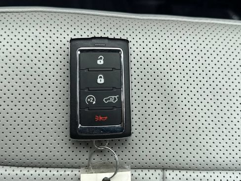Used 2023 Jeep Grand Cherokee Overland AWD/4WD image 21