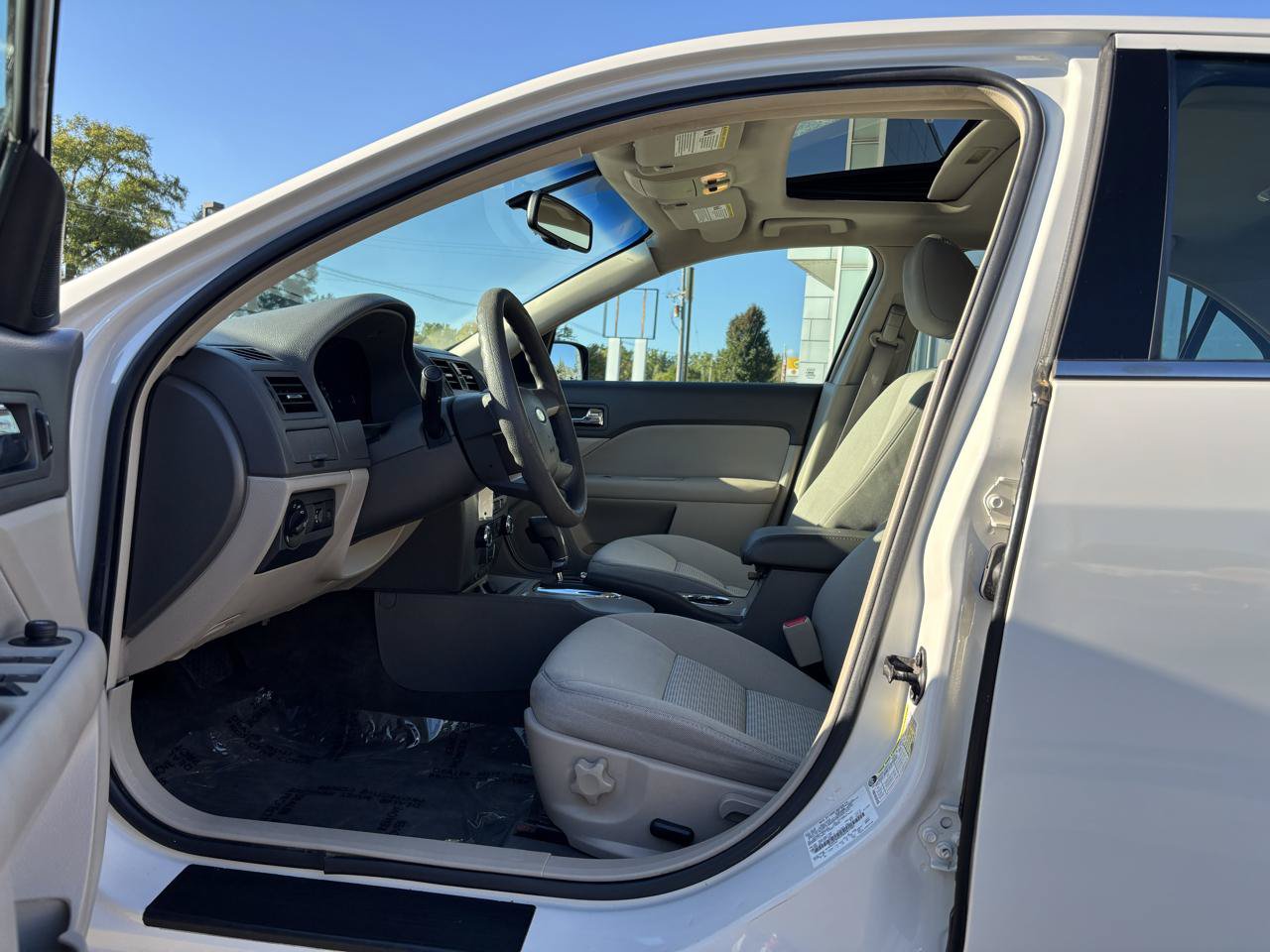 Used 2010 Ford Fusion SE FWD image 15