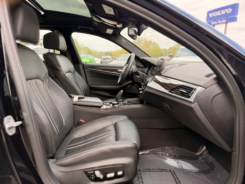 Used 2019 BMW 540i w/ M Sport Package image 30
