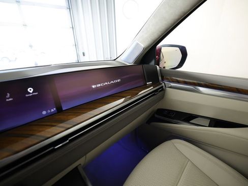 Used 2025 Cadillac Escalade Sport Platinum w/ LPO, ONYX Package image 38