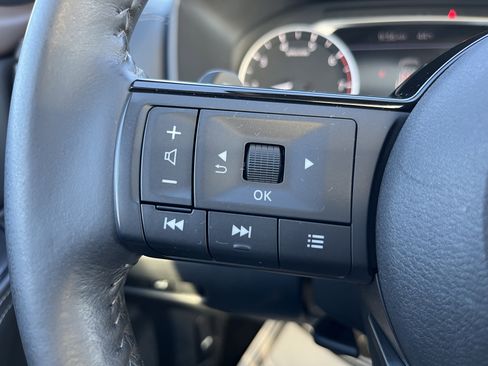 Used 2023 Nissan Rogue SV w/ SV Premium Package image 24