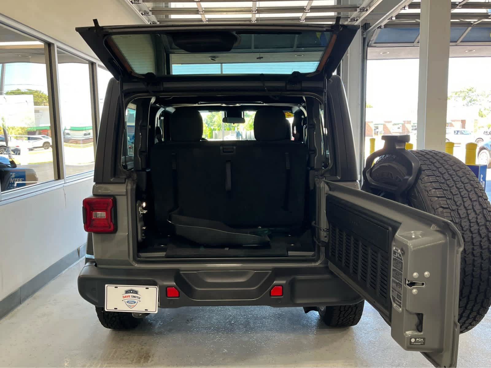 Used 2021 Jeep Wrangler Sport AWD/4WD image 9