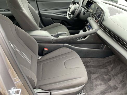 Used 2025 Hyundai Elantra Sport FWD image 19