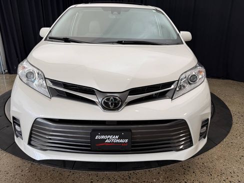Used 2019 Toyota Sienna XLE w/ XLE Navigation Package AWD/4WD image 11