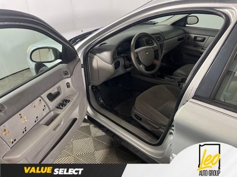 Used 2007 Ford Taurus SE FWD image 8