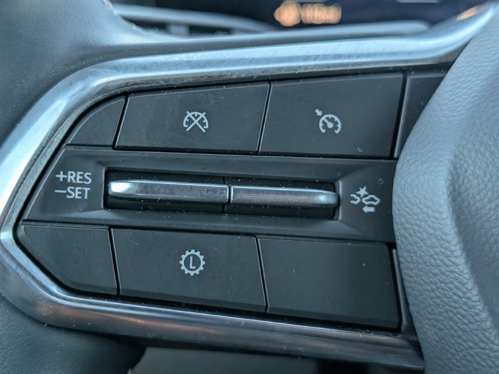 Used 2025 Chevrolet Traverse LT FWD image 20