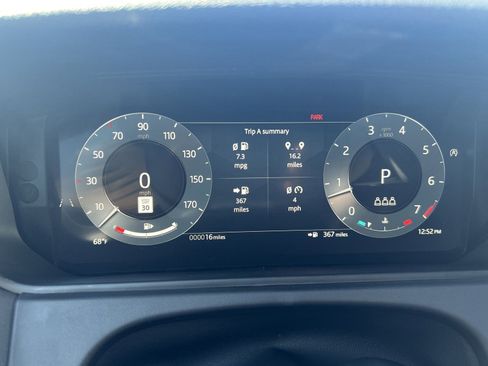 New 2025 Land Rover Range Rover Velar Dynamic SE image 12