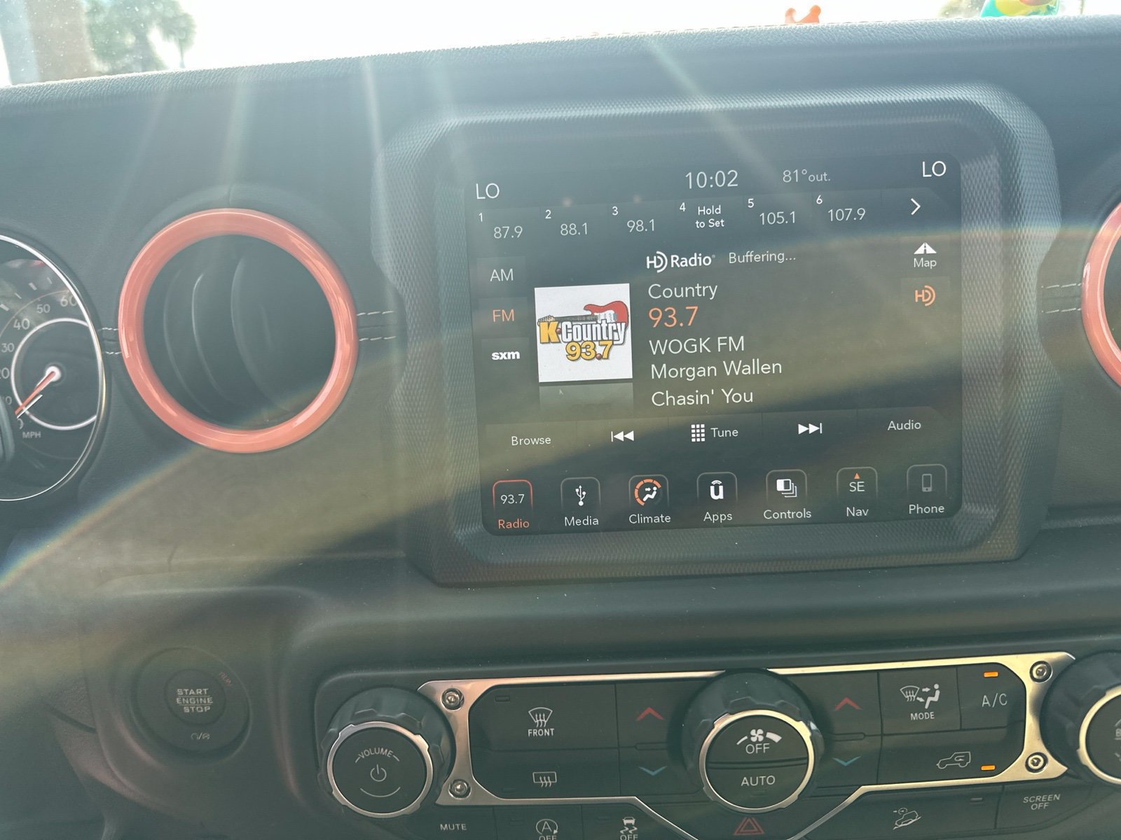 Used 2019 Jeep Wrangler Unlimited Sahara AWD/4WD image 9