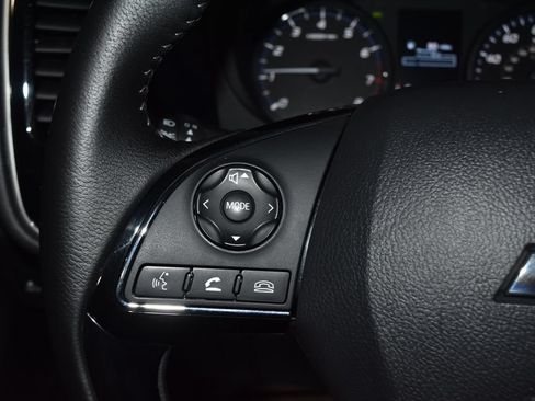 Used 2020 Mitsubishi Outlander SE FWD image 7