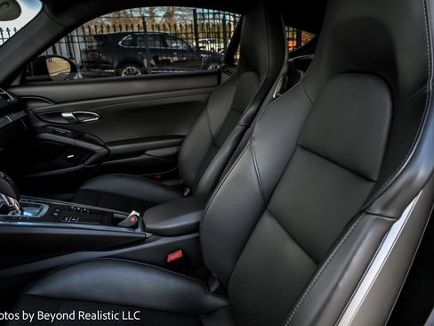 Used 2025 Porsche 718 Cayman image 26