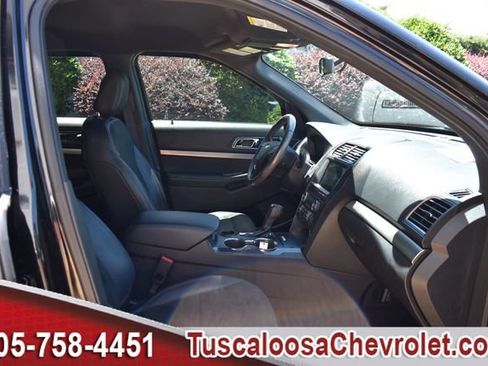Used 2018 Ford Explorer XLT w/ Equipment Group 202A FWD image 26