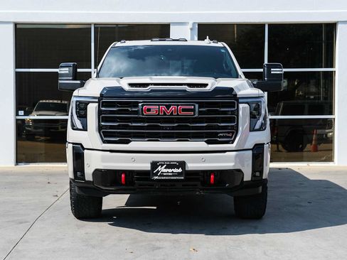 Used 2026 GMC Sierra 2500 AT4 AWD/4WD image 2