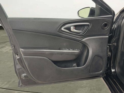 Used 2015 Chrysler 200 Limited w/ Convenience Group image 10