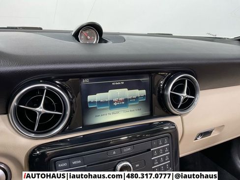 Used 2020 Mercedes-Benz SLC 300 w/ Premium Package image 23
