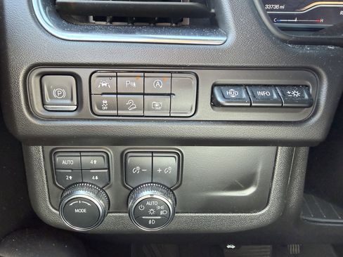 Used 2024 GMC Yukon AT4 w/ AT4 Premium Package AWD/4WD image 16