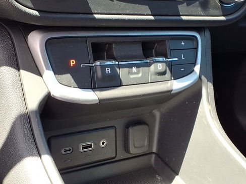 Used 2023 GMC Terrain SLE w/ Driver Convenience Package FWD image 15