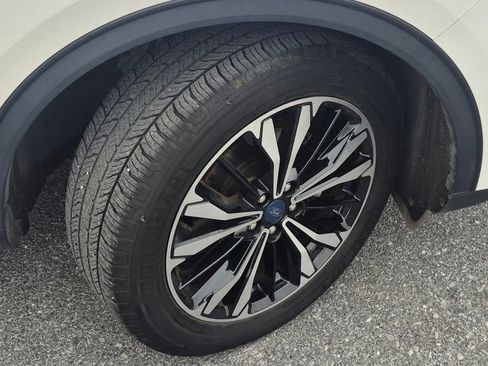 Used 2022 Ford Escape SE w/ SE Sport Appearance Package image 35