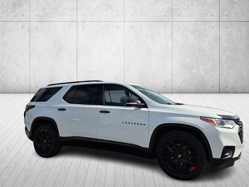 Used 2021 Chevrolet Traverse Premier w/ Redline Edition image 3
