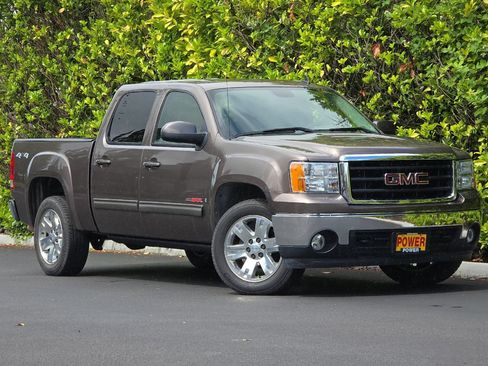 Used 2007 GMC Sierra 1500 SLT w/ Entertainment Package AWD/4WD image 2