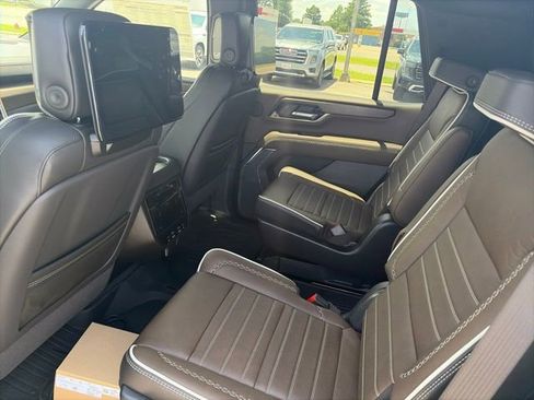 New 2026 GMC Yukon Denali Ultimate w/ LPO, Floor Liner Package AWD/4WD image 11