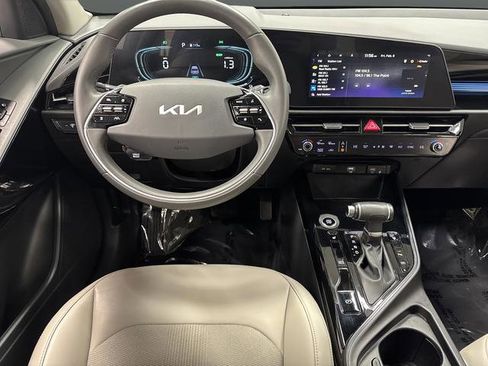 Used 2023 Kia Niro EX image 5