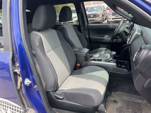 Used 2022 Toyota Tacoma TRD Off-Road w/ Technology Package AWD/4WD image 17