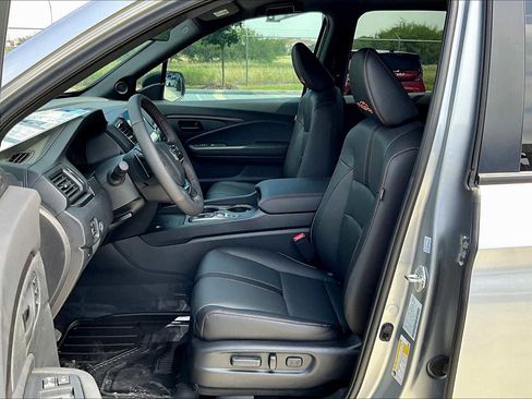 Used 2025 Honda Ridgeline TrailSport image 9