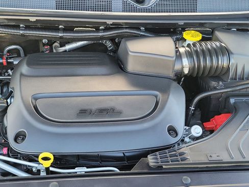 Used 2023 Chrysler Pacifica Touring-L image 23