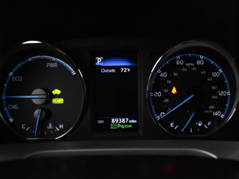 Used 2018 Toyota RAV4 XLE image 32