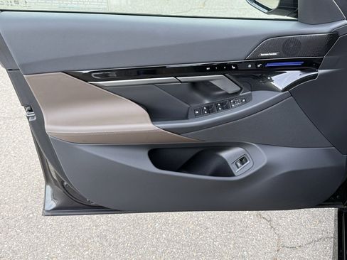 Used 2025 BMW 530i w/ M Sport Package image 19