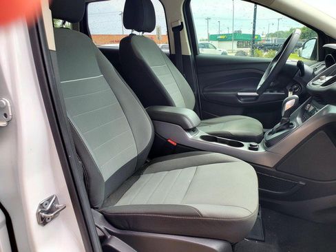 Used 2015 Ford Escape SE w/ Equipment Group 201A FWD image 18