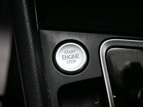 Used 2019 Volkswagen Jetta SE w/ Cold Weather Package image 26