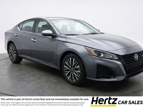 Used 2025 Nissan Altima 2.5 SV FWD image 1