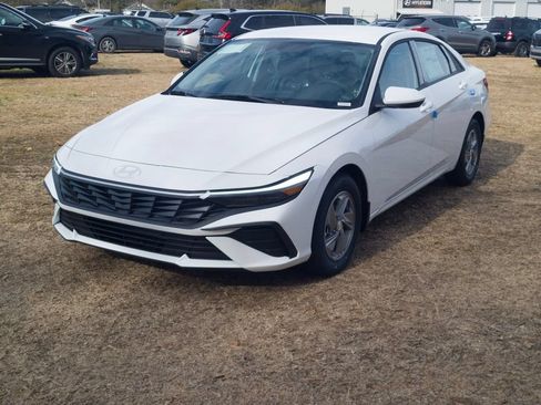 New 2026 Hyundai Elantra SE FWD image 1